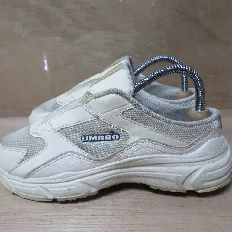 [BUNJANG] Umbro Mule Sneakers / 후루룩구제3 230 엄브로 뮬 운동화 스니커즈 260811