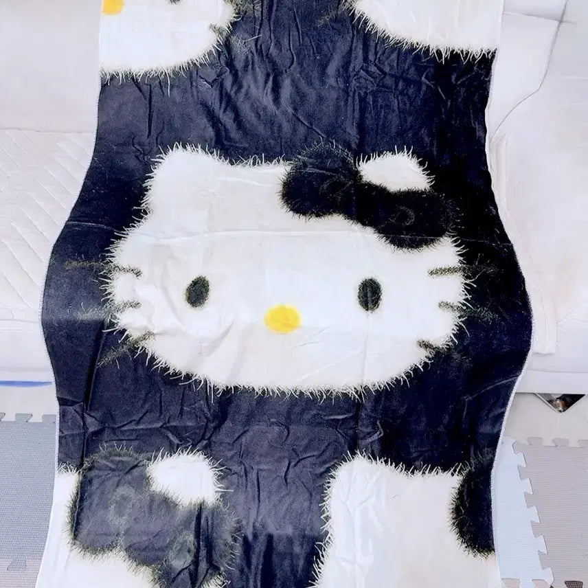[BUNJANG] Hello Kitty Large Beach Towel / 헬로키티 비치타올 / 사이즈큼 / 2인용가능 / 새상품