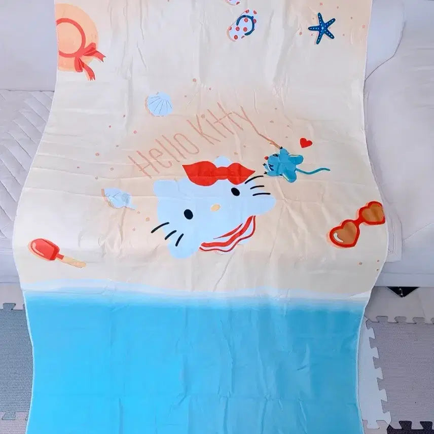 [BUNJANG] Hello Kitty Large Beach Towel (90x180cm) / 헬로키티 해변 비치타월 / 사이즈큼/2인용가능 / 새상품