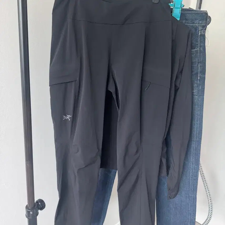 [BUNJANG] Arc'teryx Women's Pants Size 2 Black / 아크테릭스 여성 팬츠 2사이즈 블랙
