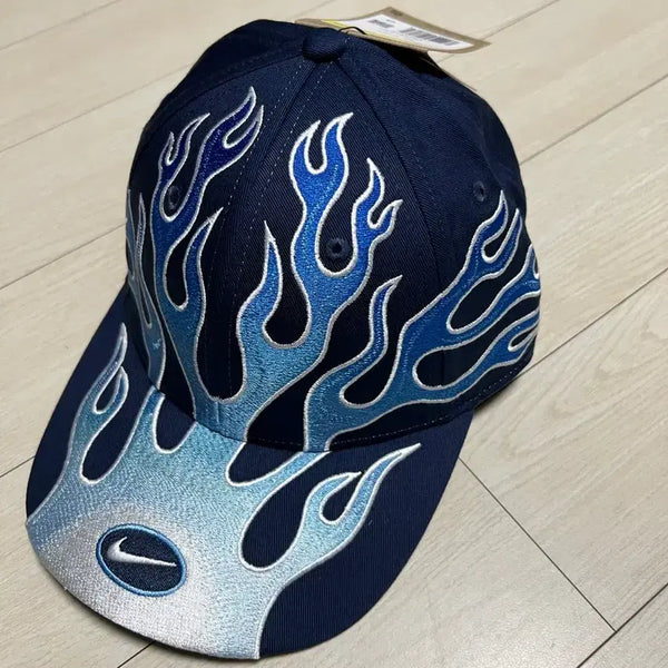 [BUNJANG] Nike OG Flame Club Cap - Midnight Navy (2001 Archive Issue) / 2025 나이키OG플레임클럽캡/2001아카이브리이슈 S/M