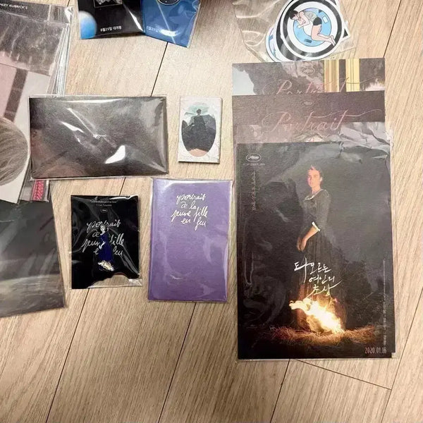 [BUNJANG] Portrait of a Burning Woman Merchandise Bundle (Badge, Poster, Postcard, Magnet, Scriptbook) / 타오르는여인의초상 뱃지 아티스트 포스터 타여초 렌티큘러엽서마그넷 무비티켓 각본집