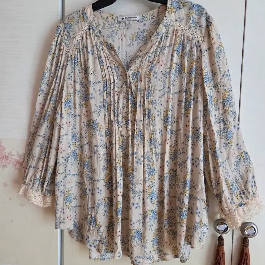 [BUNJANG] Thursday Island Floral 7-Sleeve Blouse / 써스데이 아일랜드 플로럴 블라우스