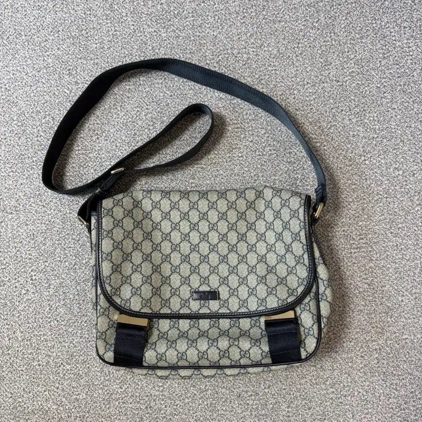[BUNJANG] Gucci Supreme GG Crossbody Bag / Gucci 구찌 수프림 GG 크로스백