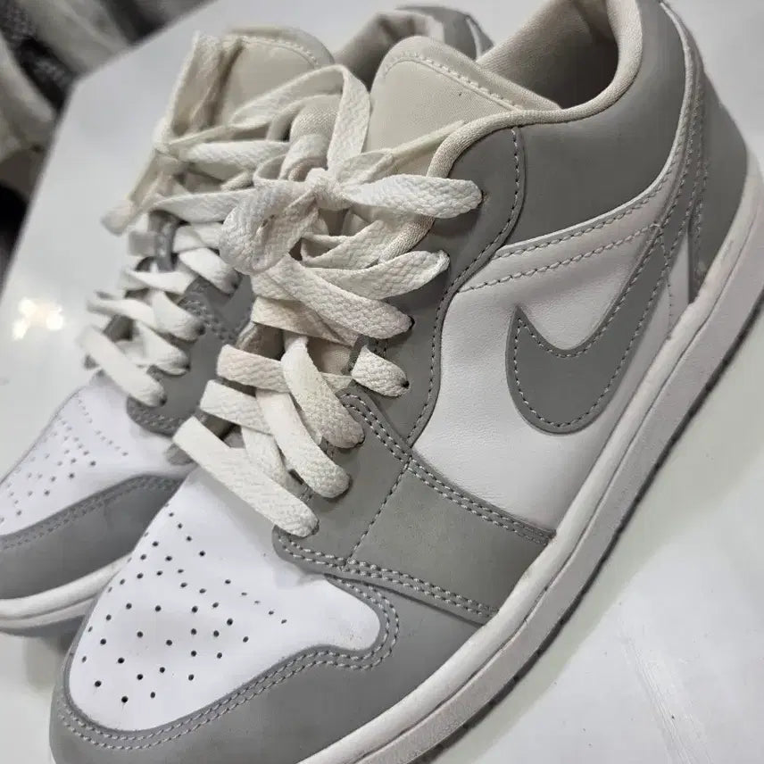 [BUNJANG] Nike Air Jordan 1 Light Grey White / 나이키 에어 조던 1 라이트 그레이 화이트245