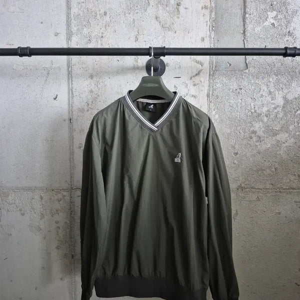 [BUNJANG] Kangol V-Neck Sweatshirt / 캉골 브이넥 맨투맨
