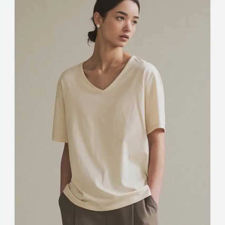 [BUNJANG] Siyaju V-neck T-shirt / 시야쥬 브이넥 티셔츠 새상품