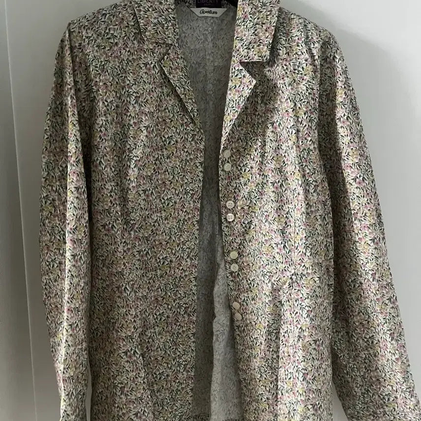 [BUNJANG] The Aperture Liberty Floral Blouse / 디애퍼처 리버티 블라우스