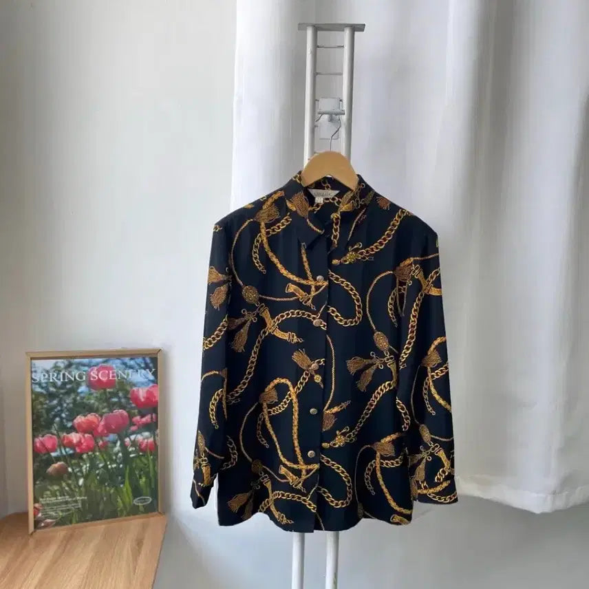 [BUNJANG] Gold Tassel Baroque Black Shirt / 골드 태슬 패턴 바로크 블랙 셔츠