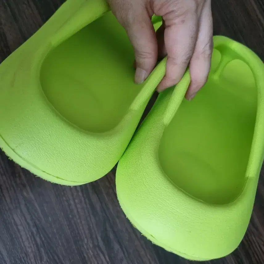 [BUNJANG] Lime Green Platform Slippers Size 245 / (오늘특가)깔끔한 라임색 통굽 슬리퍼 245