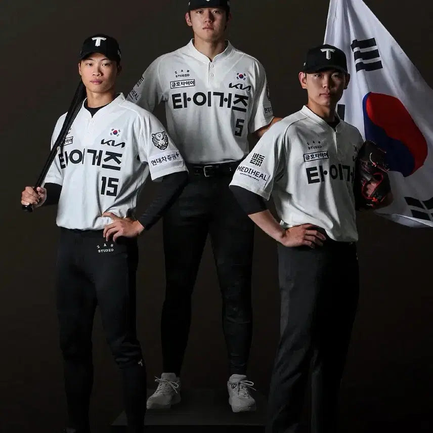 [BUNJANG] Kia Tigers Sung Young-tak Authentic Liberation Day Uniform (Size 105) / 기아 어센틱 광복절 유니폼 성영탁 선자수 105