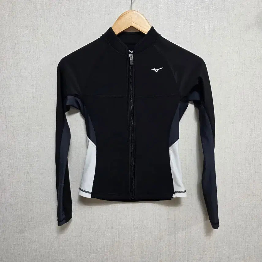 [BUNJANG] Mizuno Rash Guard Black White / 미즈노 래쉬가드 블랙 화이트