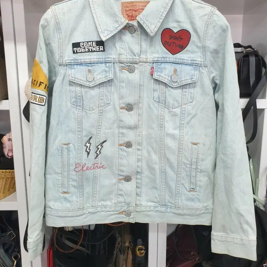 [BUNJANG] Levi's Patch Light Blue Denim Jacket S Women's / 리바이스 패치 연청 자켓 S 여성