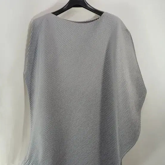 [BUNJANG] Pleats Please Asymmetrical Shoulder Open Blouse / 플리츠플리즈 언발란스탑 숄더 오픈 블라우스