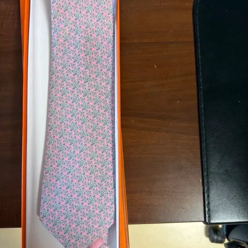 [BUNJANG] Hermès Silk Chain Pattern Necktie - Pink / 에르메스 넥타이 핑크 체인 패턴 미사용 s급