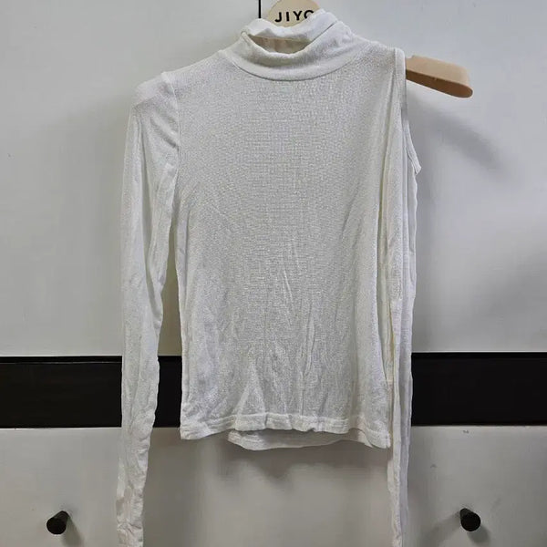 [BUNJANG] White Asymmetrical Shoulder Cut-Out Turtleneck Tee / 화이트 언발 어깨트임 목폴라 티