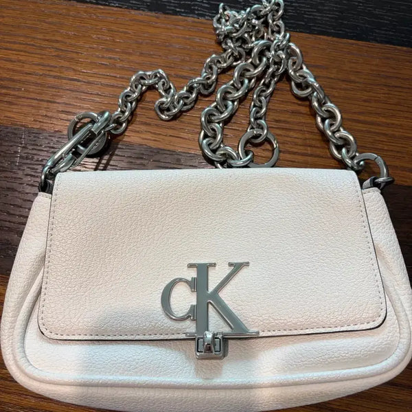 [BUNJANG] Calvin Klein White Chain Flap Mini Shoulder Bag / Ck 캘빈클라인 화이트 체인플랩 미니 숄더백