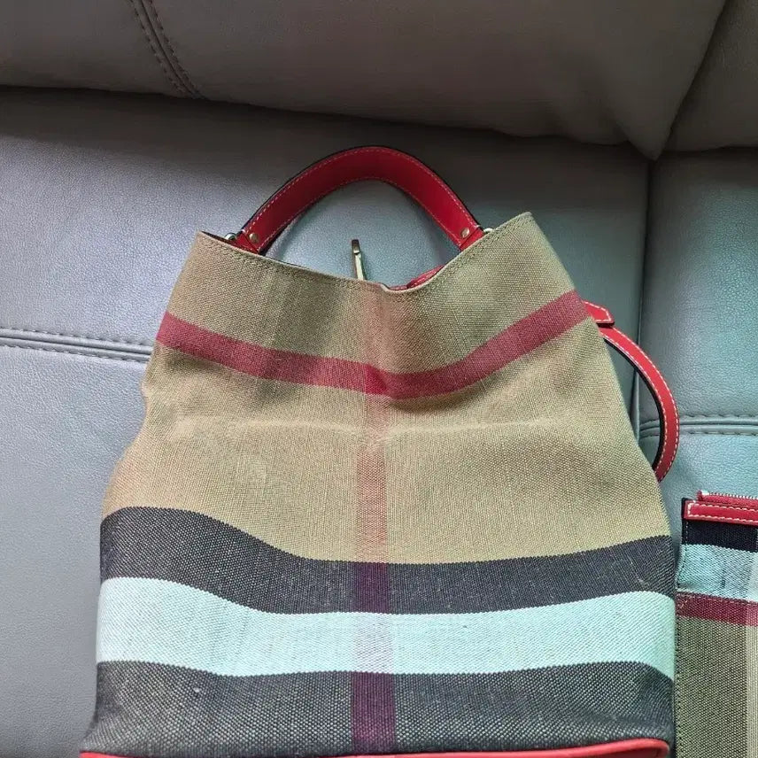 [BUNJANG] Burberry Check Shoulder Bag with Red Strap / 버버리 체크 숄더백 레드 스트랩