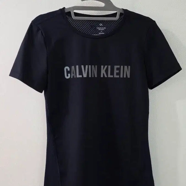 [BUNJANG] Calvin Klein Black Short Sleeve T-Shirt Size S/P / 캘빈클라인 블랙 반팔티 S/P