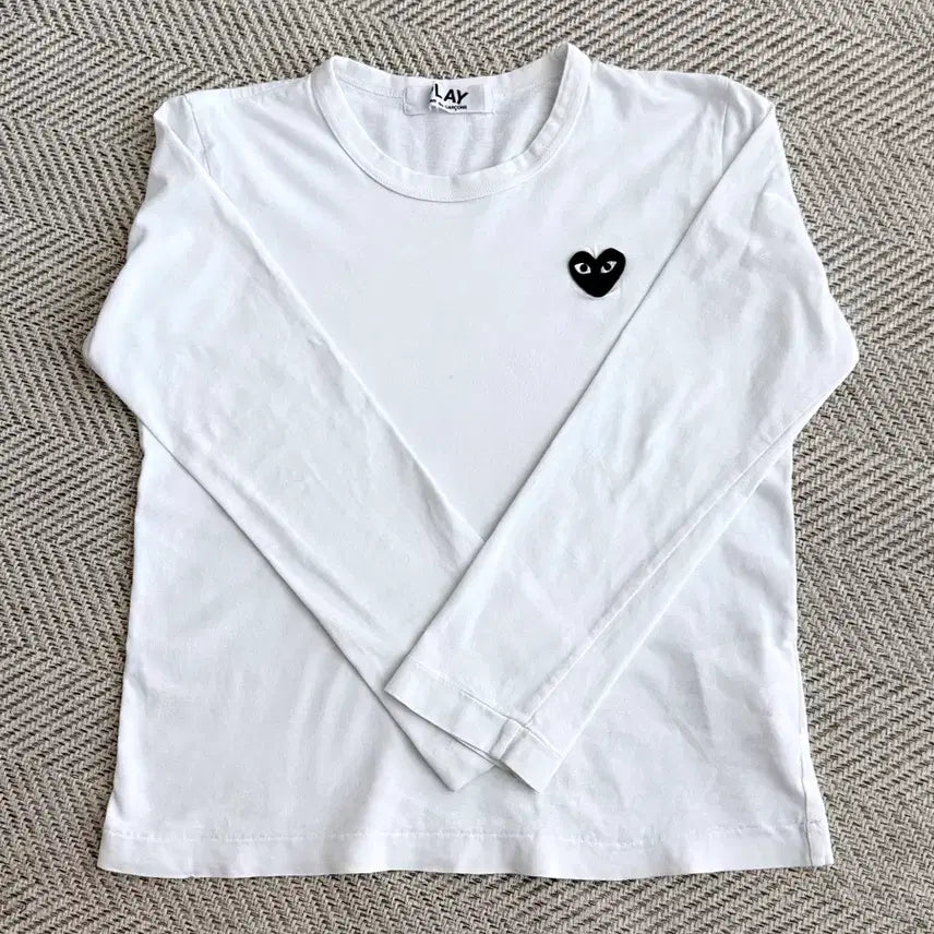 [BUNJANG] Comme des Garçons PLAY Long Sleeve White T-Shirt with Black Emblem / 정품 꼼데가르송 플레이 롱슬리브 블랙와펜 화이트