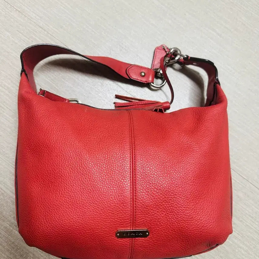 [BUNJANG] Coach Shoulder Bag Coral Leather with Tassel Detail / 코치 숄더백 레드