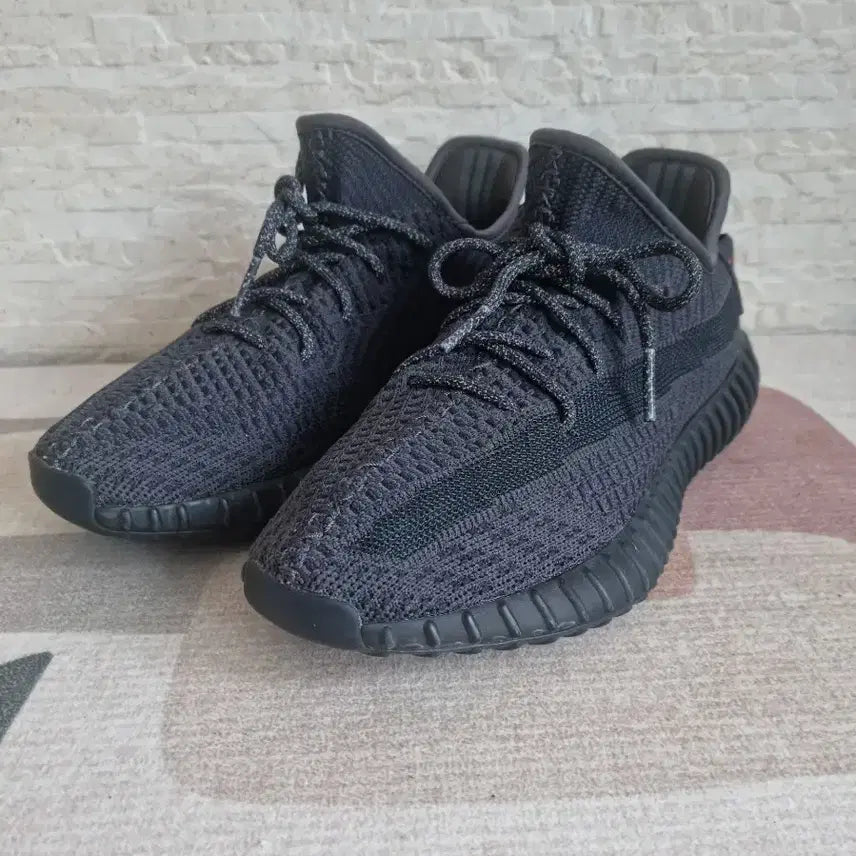 [BUNJANG] Adidas Yeezy Boost 350 V2 Black Non-Reflective 255mm / 아디다스 이지 부스트 350 V2 블랙 논리플렉티브 255mm