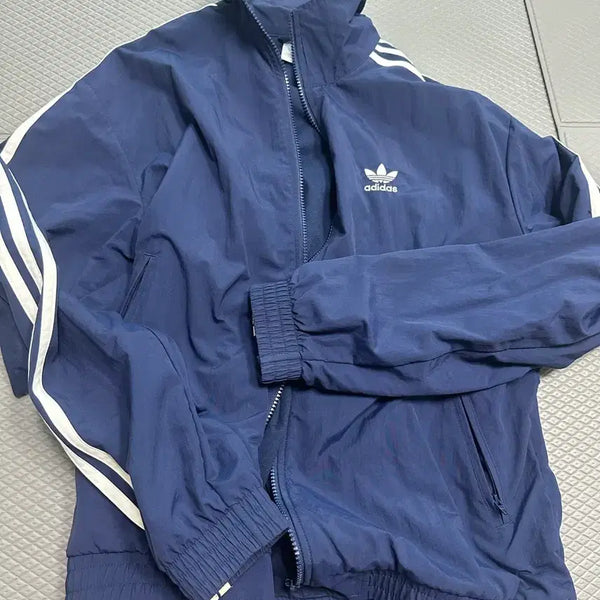 [BUNJANG] Adidas Windbreaker / 아디다스 바람막이