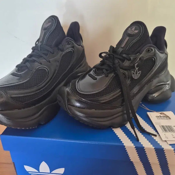 [BUNJANG] Adidas Ozwenus Black Sneakers (245mm) / 아디다스 오즈베누즈 245 블랙 팝니다