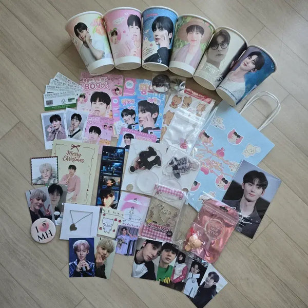 [BUNJANG] Hwang Min Hyun Birthday & Discharge Commemorative Bundle / 황민현 이벤트 카페 굿즈 일괄 2025  2026 생일 전역기념 등
