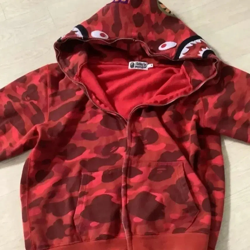[BUNJANG] BAPE Camo Shark Full Zip Hoodie - Red (M) / 베이프 후드집업 레드