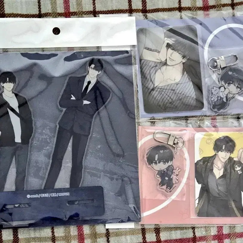 [BUNJANG] Payback Acrylic Stand SD Double-Sided Acrylic Keyring Set (Yun Jae-yi, Lee Yu-han) / 페이백 아크릴 스탠드 SD 양면 아크릴 키링 세트 윤제이 이유한