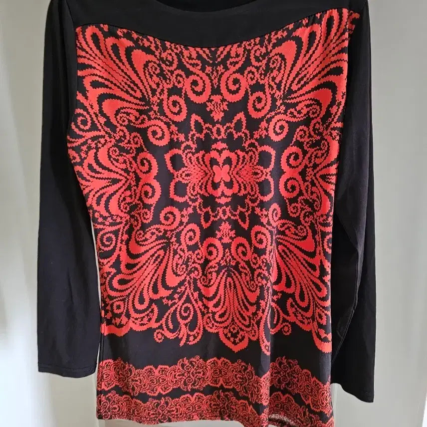 [BUNJANG] Black Red Pattern Long Sleeve T-Shirt (L) / 블랙 레드 패턴 롱슬리브 티셔츠 L