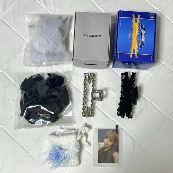 [BUNJANG] LE SSERAFIM Kkureoche Hair Clip, Hairpin, Scrunchie, Headband, Chouchou, Charm, Monster MD Pouch, Sakura Japan Concert Goods / 르세라핌 꾸로셰 헤어클립 헤어집게 머리핀 곱창밴드 헤어밴드 머리끈 슈슈 김채원 키링 몬스터 엠디 스파게티 파우치 사쿠라 재팬 일본 콘서트 포카 집게핀 로고 굿즈 양도 판매
