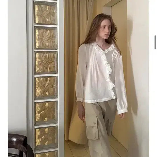 [BUNJANG] Brenda Brenda Seoul Renee Frill Blouse - Ivory / 브렌다브렌든서울 renee frill bl - ivory