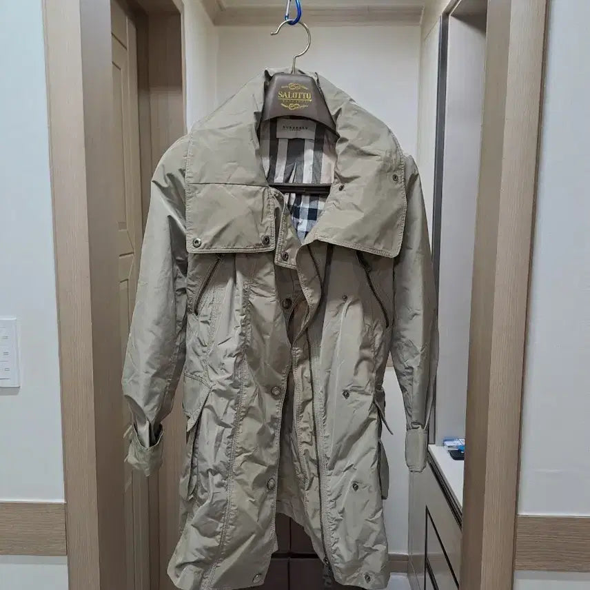 [BUNJANG] Burberry Women's Nylon Safari Hooded Jacket/Coat / 버버리 (Burberry)  여성용 나일론 사파리 후드 자켓/코트