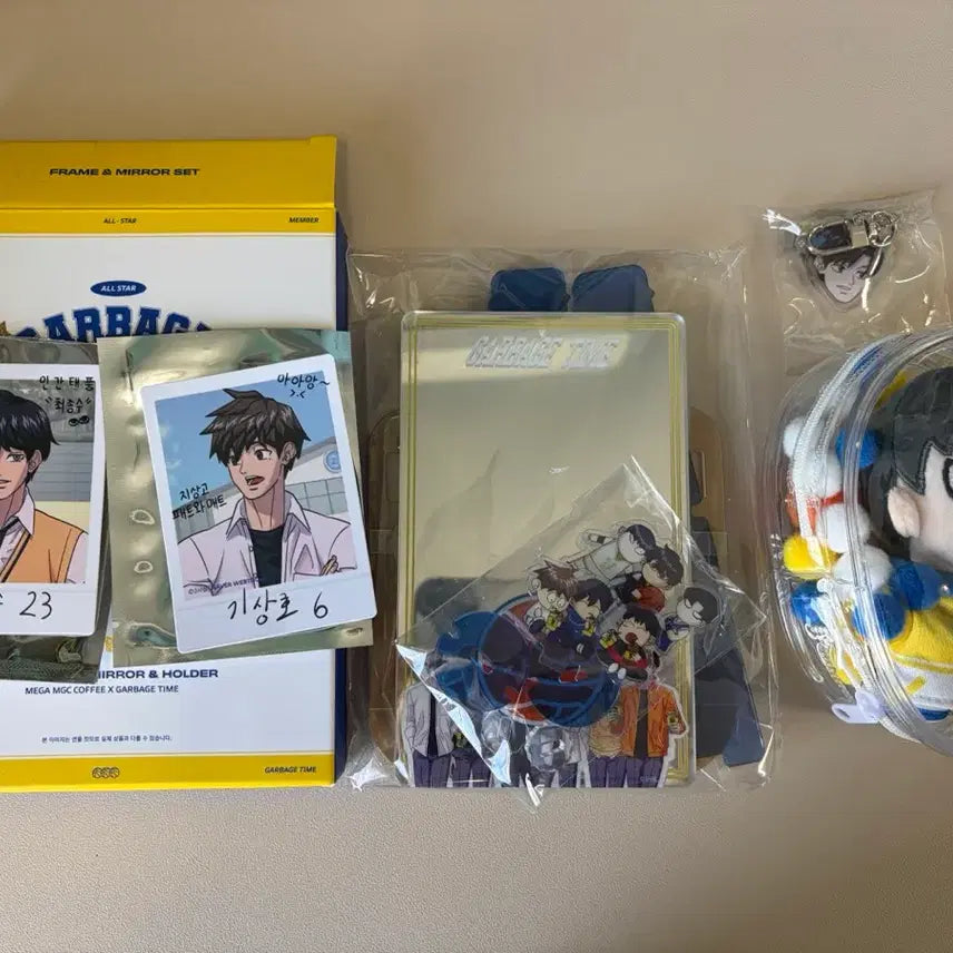 [BUNJANG] Megacoffee Garbage Time Mirror & Keyring Bundle Set / 메가커피 가비지타임 거울, 키링 일괄