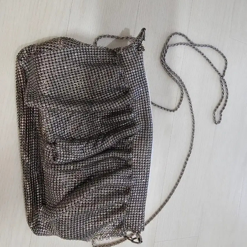 [BUNJANG] Metallic Chain Shoulder Bag / 메탈릭 체인 숄더백