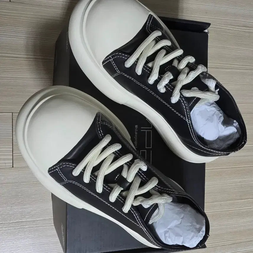 [BUNJANG] Kinchi Mistake Project Pudgy Black Sneakers (Size 255) / 킨치 미스테이크 프로젝트 퍼지 pudgy 255