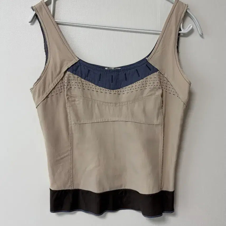[BUNJANG] Miu Miu Stitch Sleeveless Top / Miumiu sleeveless 미우미우 스티치 슬리브리스 탑
