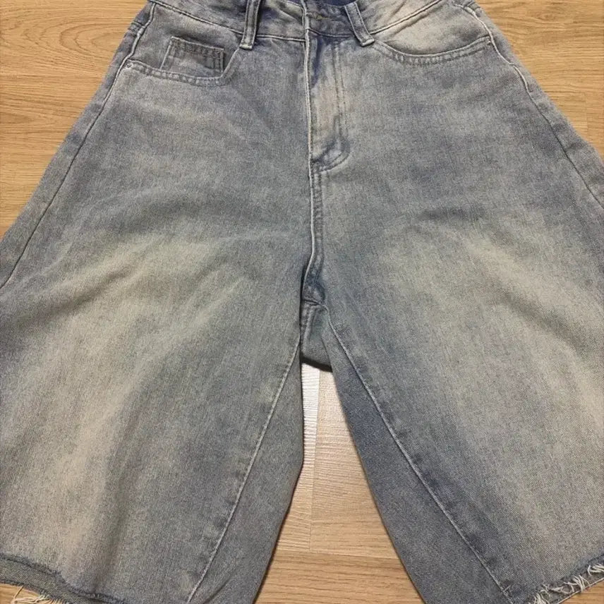 [BUNJANG] Light Blue Wide Bermuda Shorts / 연청 와이드 버뮤다