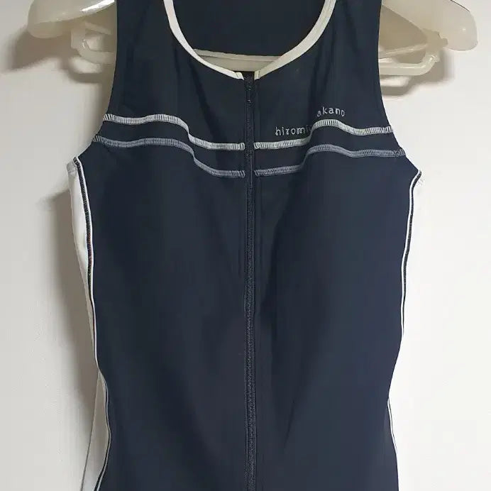 [BUNJANG] Front Zip Zip-Up Swimsuit Top / 앞 지퍼 집업 수영복