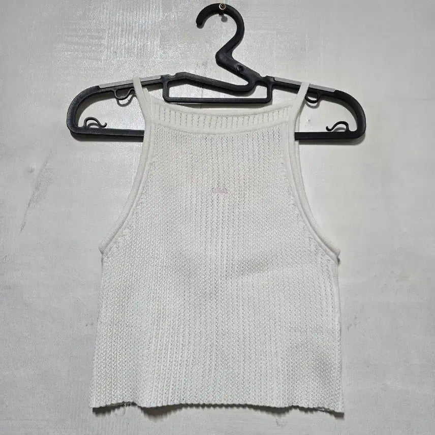 [BUNJANG] Ethos Logo Knit Sleeveless Top / 에토스  로고 니트 슬리브리스