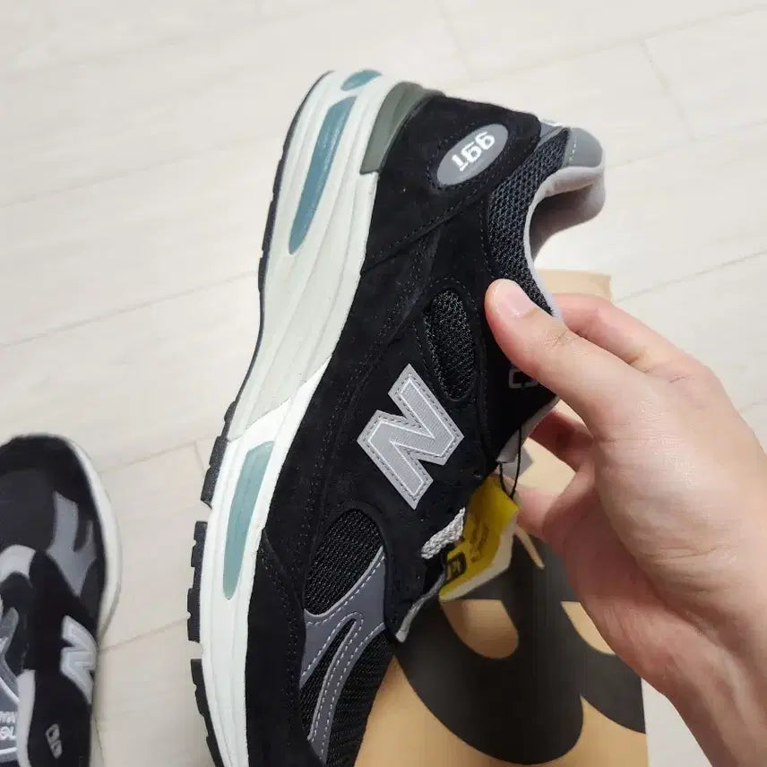 [BUNJANG] New Balance 991v2 Black 270 / 뉴발란스991v2 블랙 270 풀박스 완전새상품!! 택뜯지도않음! 저번주구매! 네고가능!