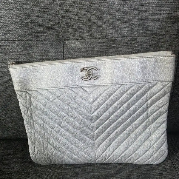 [BUNJANG] Chanel Quilted Clutch Silver / 샤넬 퀼팅 클러치 실버