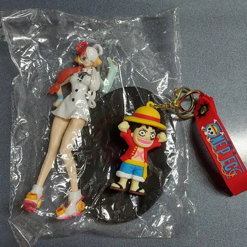 [BUNJANG] One Piece Uta Figure & Luffy Keychain Set / 원피스 우타 피규어, 루피 키링