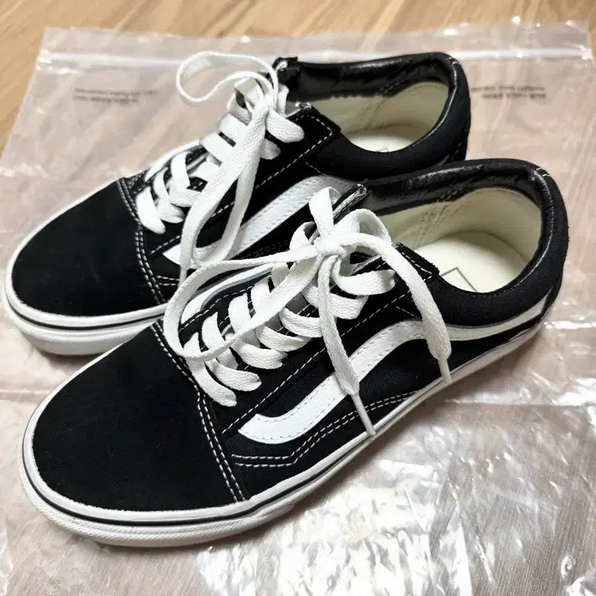 [BUNJANG] Vans Old Skool Sneakers / 반스 올드스쿨 스니커즈 운동화 230 (36.5)
