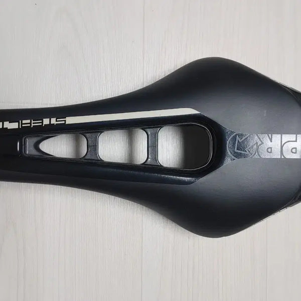 [BUNJANG] Shimano PRO Stealth Performance Carbon Rail Bicycle Saddle (142mm) / 컨디션상) 초경량 시마노 스텔스 프로 카본레일 자전거 안장(142mm) 팝니다 (택포10만)