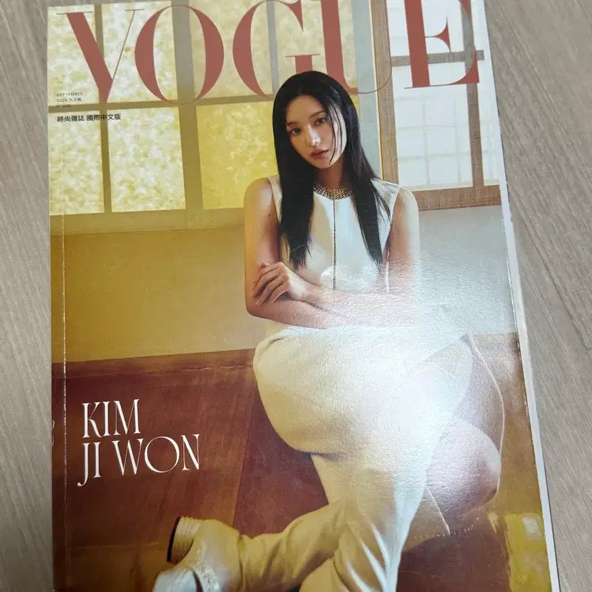 [BUNJANG] Kim Jiwon Vogue Magazine / 김지원 보그 잡지 판매