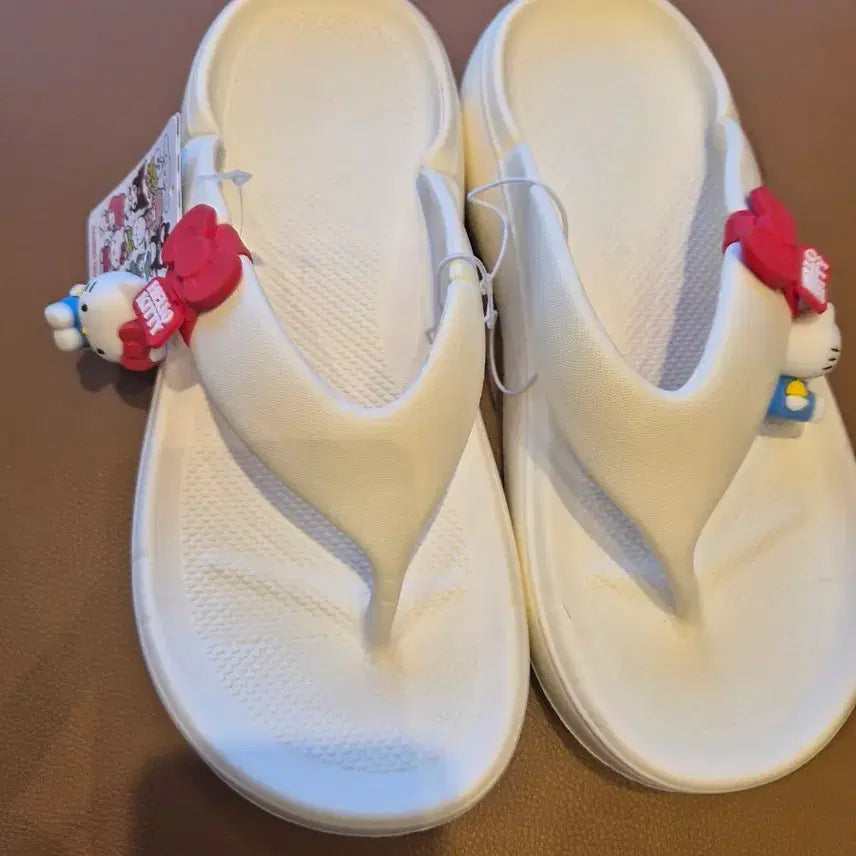 [BUNJANG] Hello Kitty Jjori Sandals White / 헬로키티 쪼리 슬리퍼 화이트