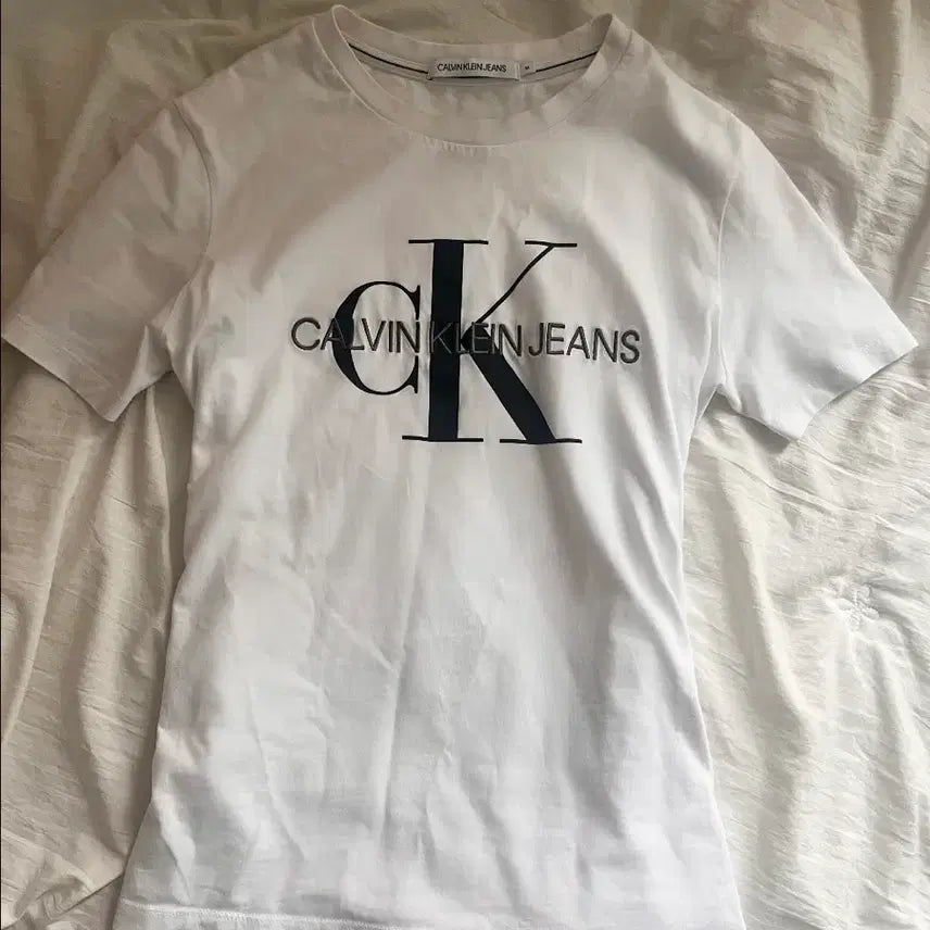[BUNJANG] Calvin Klein T-Shirt / 캘빈클라인 반팔